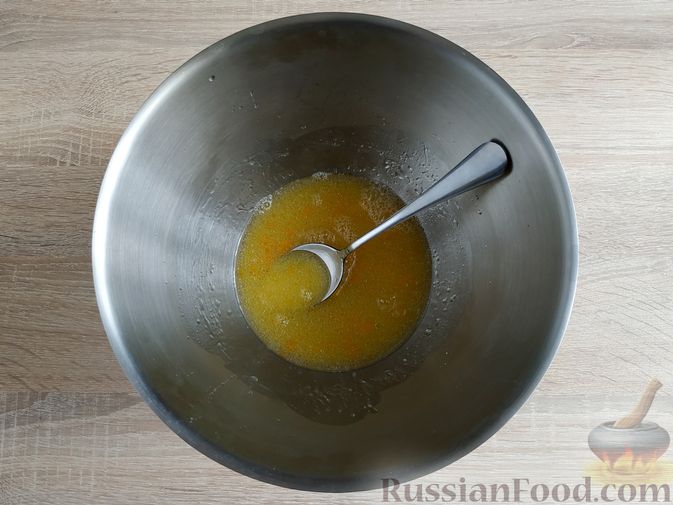 Фото приготовления рецепта: Тыквенный пирог с айвой, яблоком и пряностями - шаг №5