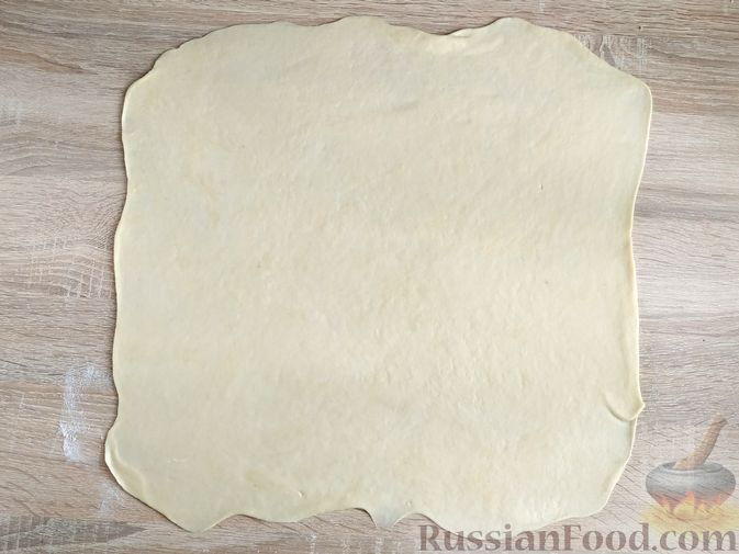 Фото приготовления рецепта: Штрудель с мясом, луком и сыром - шаг №12