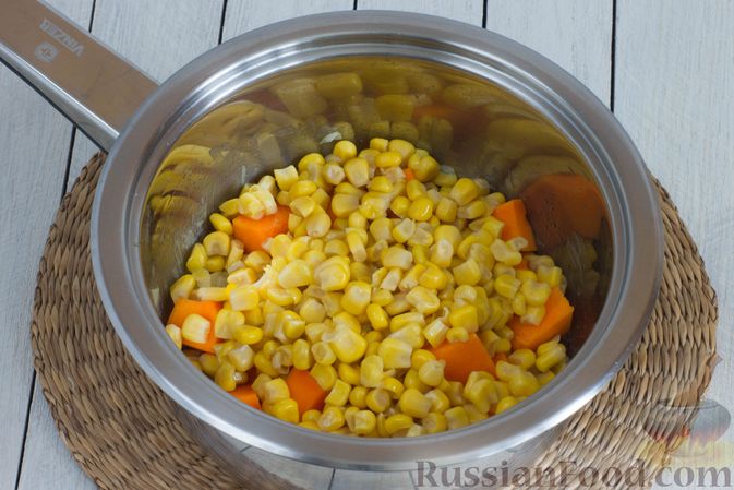 Фото приготовления рецепта: Кукурузно-тыквенный суп-пюре - шаг №5
