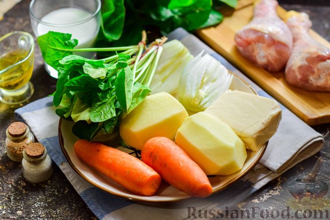 Фото приготовления рецепта: Куриный суп со шпинатом, плавленым сыром и сливками - шаг №1