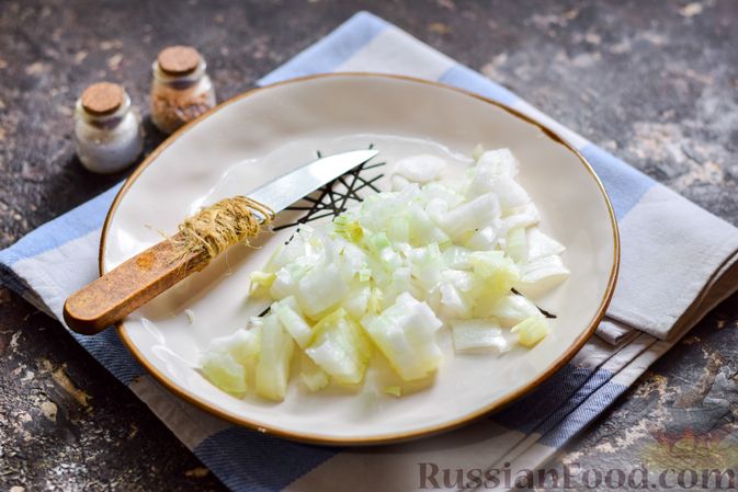 Фото приготовления рецепта: Куриный суп со шпинатом, плавленым сыром и сливками - шаг №3