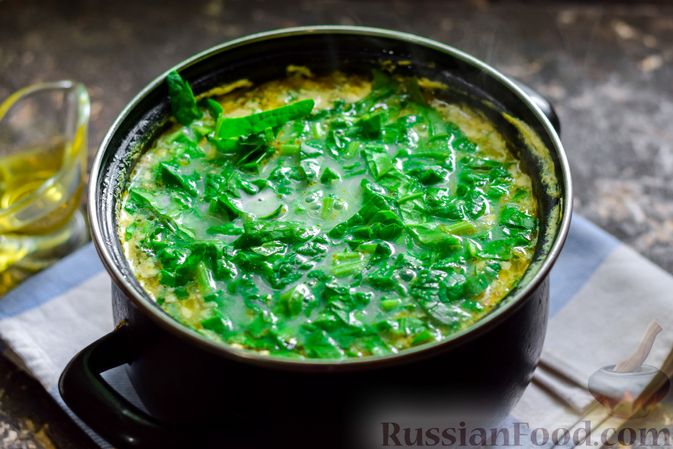 Фото приготовления рецепта: Куриный суп со шпинатом, плавленым сыром и сливками - шаг №14