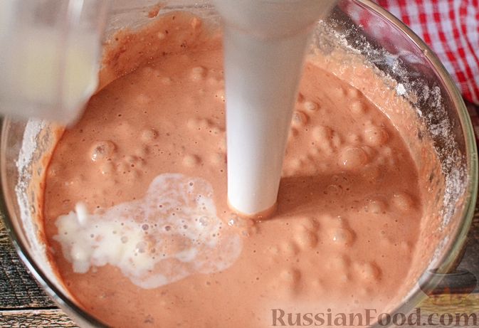 Фото приготовления рецепта: Печёночный торт с морковью и орехами - шаг №6