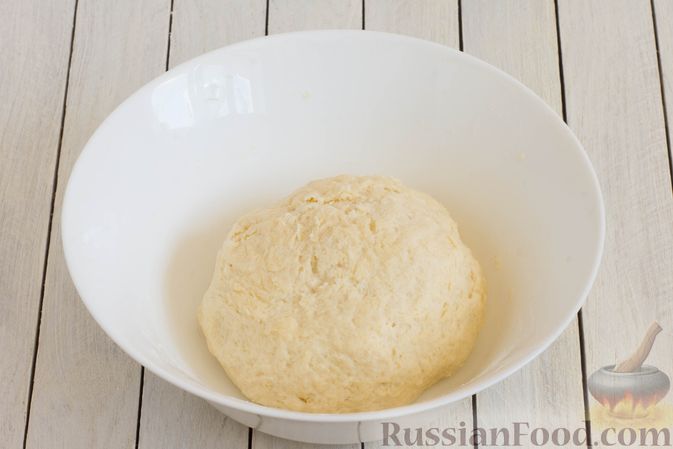 Фото приготовления рецепта: Песочное печенье из сметаны, с начинкой из фиников - шаг №7