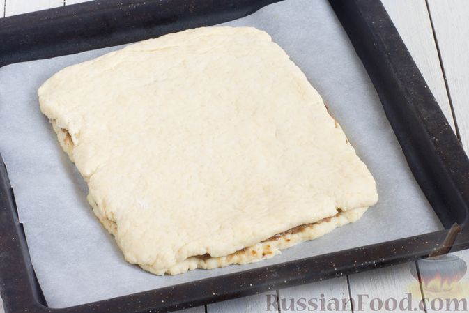 Фото приготовления рецепта: Песочное печенье из сметаны, с начинкой из фиников - шаг №13