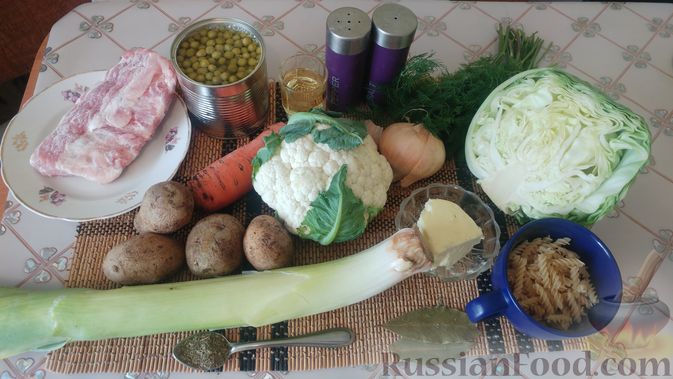 Фото приготовления рецепта: Овощной суп с макаронами и консервированным горошком (на говяжьем бульоне) - шаг №1
