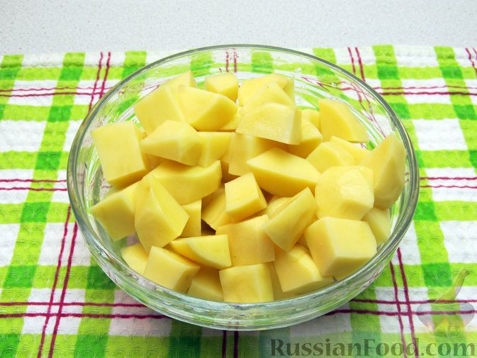 Фото приготовления рецепта: Картофельный суп с плавленым сыром - шаг №9