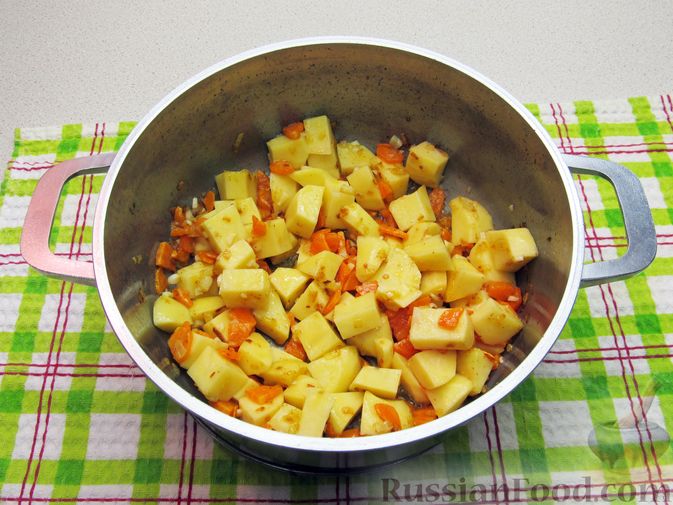 Фото приготовления рецепта: Картофельный суп с плавленым сыром - шаг №11