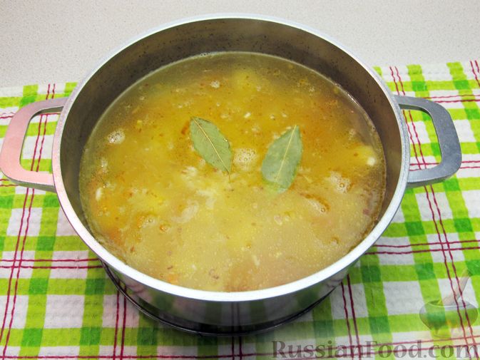 Фото приготовления рецепта: Картофельный суп с плавленым сыром - шаг №13