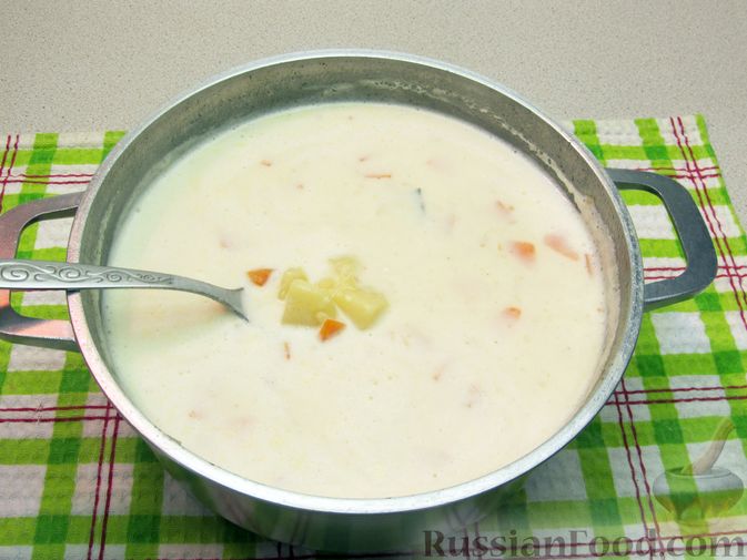 Фото приготовления рецепта: Картофельный суп с плавленым сыром - шаг №19