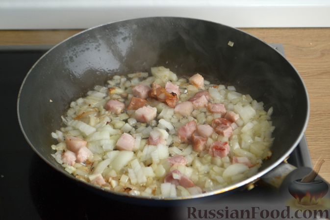 Фото приготовления рецепта: Тефтели с сыром, тушенные в томатном соусе, с оливками - шаг №7