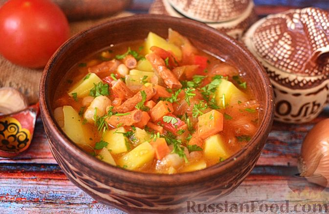 Фото к рецепту: Фасолевый суп с колбасками  и овощами