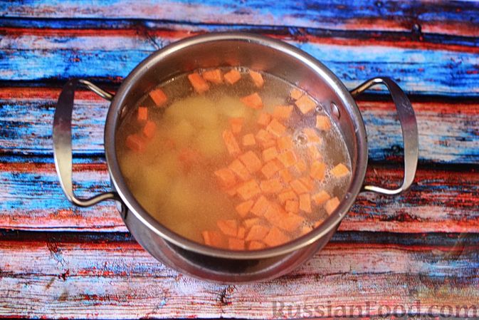 Фото приготовления рецепта: Фасолевый суп с колбасками  и овощами - шаг №5