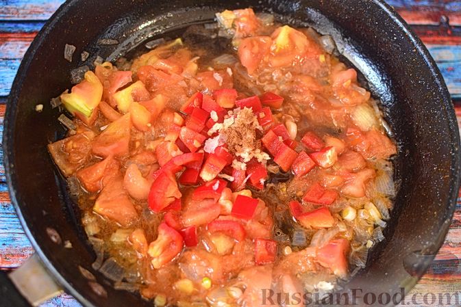 Фото приготовления рецепта: Фасолевый суп с колбасками  и овощами - шаг №8