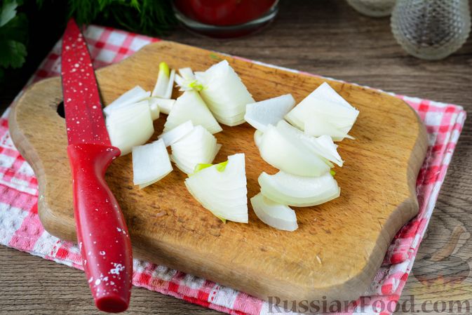 Фото приготовления рецепта: Голубцы с мясным фаршем, яблоками и рисом, запечённые в томатном соусе - шаг №6