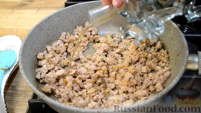 Фото приготовления рецепта: Картофельная запеканка с фаршем - шаг №5