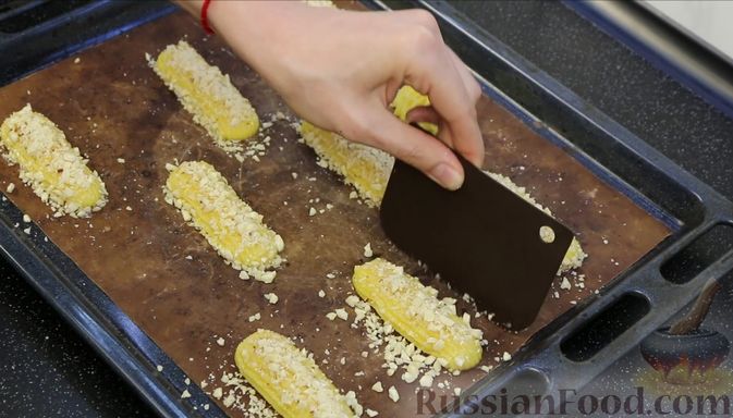 Фото приготовления рецепта: Ореховые эклеры с карамельным кремом - шаг №23