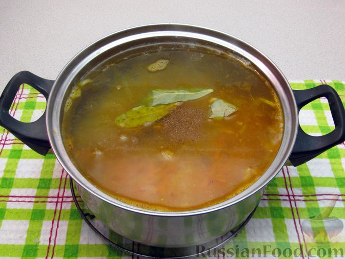 Фото приготовления рецепта: Суп из тушенки с вермишелью - шаг №10