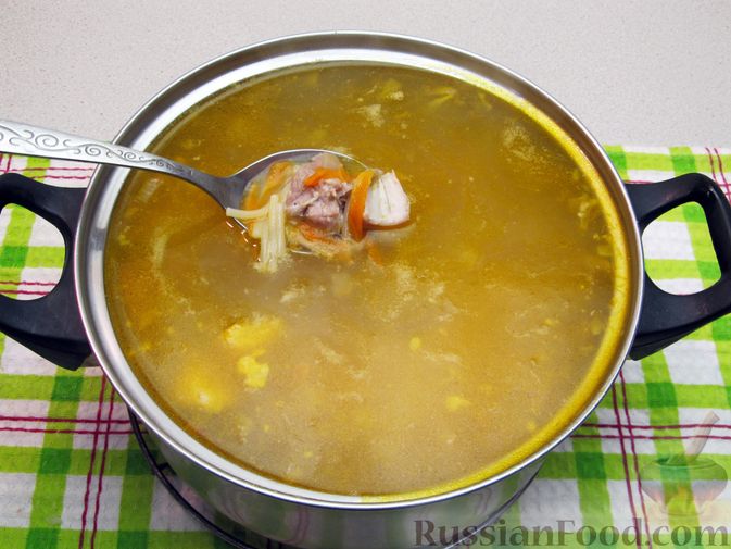 Фото приготовления рецепта: Суп из тушенки с вермишелью - шаг №14