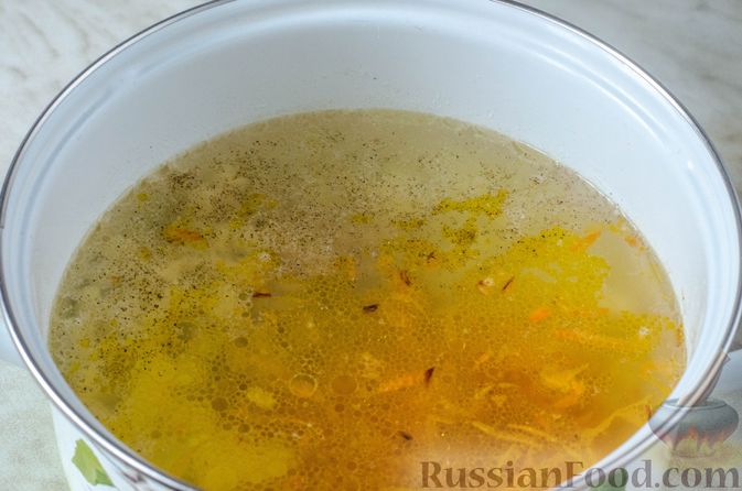 Фото приготовления рецепта: Сырный суп с консервированной фасолью - шаг №10