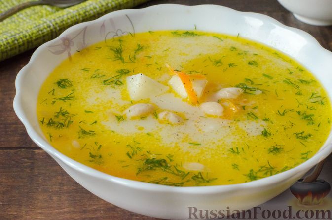 Фото приготовления рецепта: Сырный суп с консервированной фасолью - шаг №13