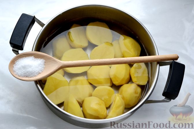 Фото приготовления рецепта: Картофельные зразы с морковью и варёными яйцами - шаг №2