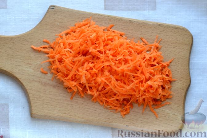 Фото приготовления рецепта: Картофельные зразы с морковью и варёными яйцами - шаг №8
