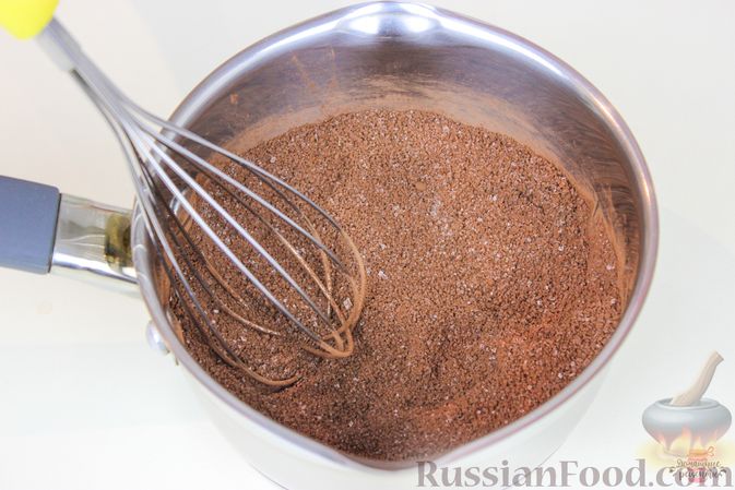 Фото приготовления рецепта: Шоколадная колбаска из печенья - шаг №1
