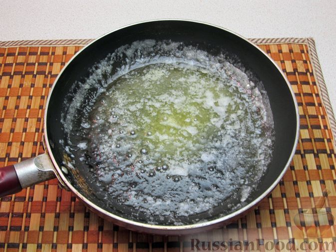 Фото приготовления рецепта: Молочный суп с макаронами, плавленым сыром и зелёнью - шаг №5
