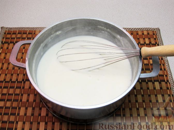 Фото приготовления рецепта: Молочный суп с макаронами, плавленым сыром и зелёнью - шаг №12