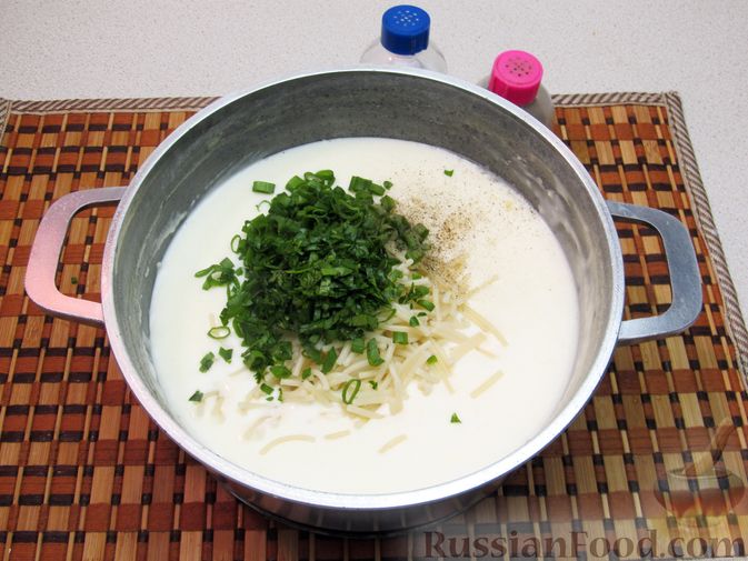 Фото приготовления рецепта: Молочный суп с макаронами, плавленым сыром и зелёнью - шаг №15