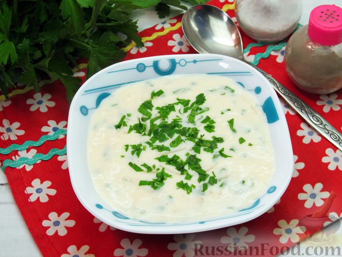 Фото приготовления рецепта: Молочный суп с макаронами, плавленым сыром и зелёнью - шаг №17