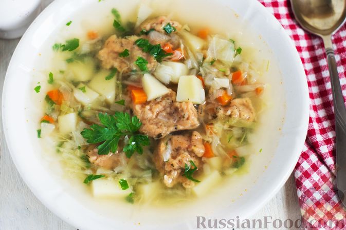Фото приготовления рецепта: Капустный суп с клецками - шаг №10