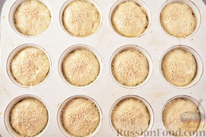 Фото приготовления рецепта: Постные дрожжевые булочки из картофельного теста - шаг №11