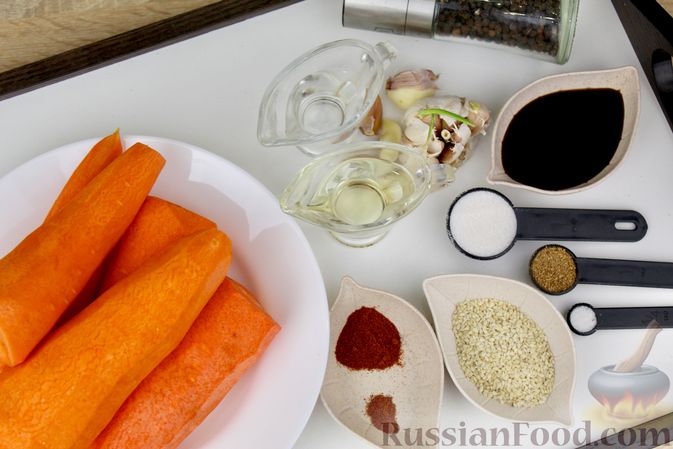 Фото приготовления рецепта: Морковь по-корейски, с соевым соусом и кунжутом - шаг №1