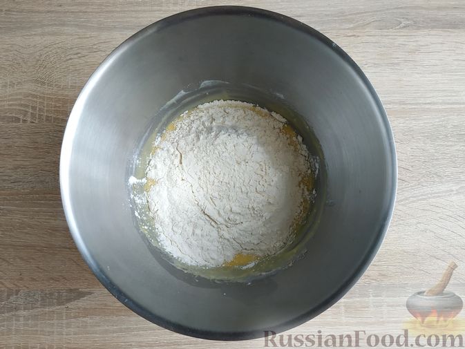 Фото приготовления рецепта: Дрожжевые булочки из картофельного теста - шаг №10