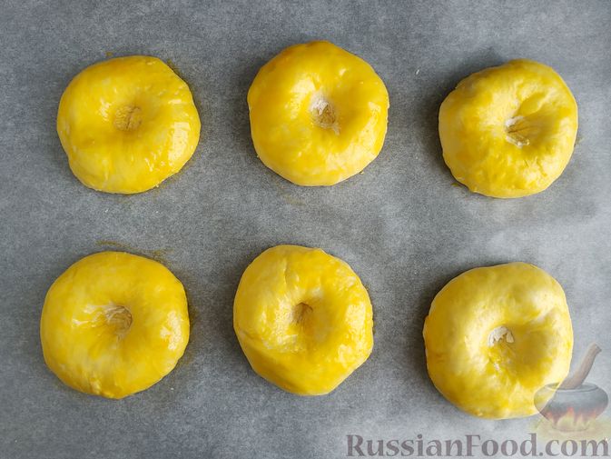 Фото приготовления рецепта: Дрожжевые булочки из картофельного теста - шаг №15