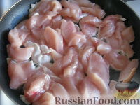 Фото приготовления рецепта: Бефстроганов из куриной грудки - шаг №4