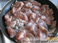 Фото приготовления рецепта: Бефстроганов из куриной грудки - шаг №5