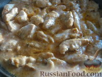 Фото приготовления рецепта: Бефстроганов из куриной грудки - шаг №13