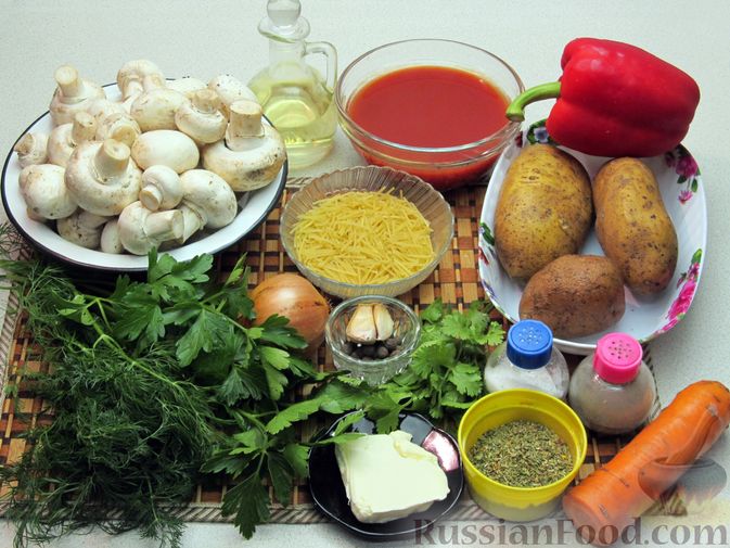 Фото приготовления рецепта: Грибной суп с вермишелью и томатным соком - шаг №1
