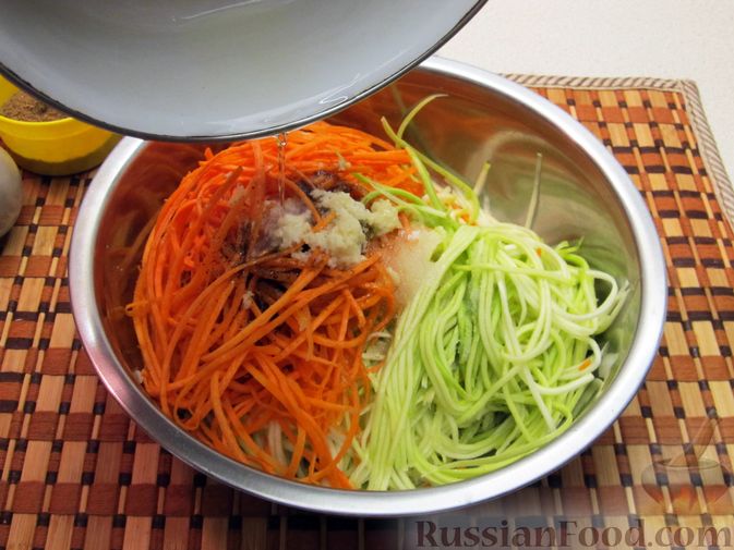 Фото приготовления рецепта: Салат из моркови и кабачков по-корейски - шаг №6