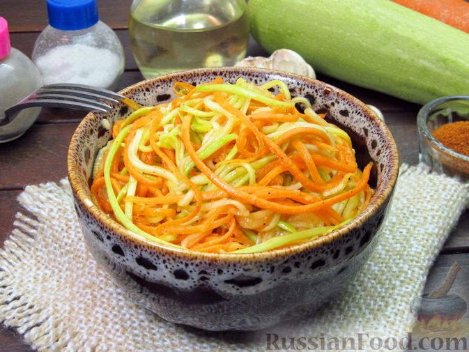 Фото приготовления рецепта: Салат из моркови и кабачков по-корейски - шаг №8