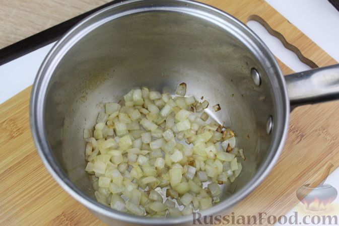 Фото приготовления рецепта: Фасолевый суп с курицей и черносливом - шаг №5