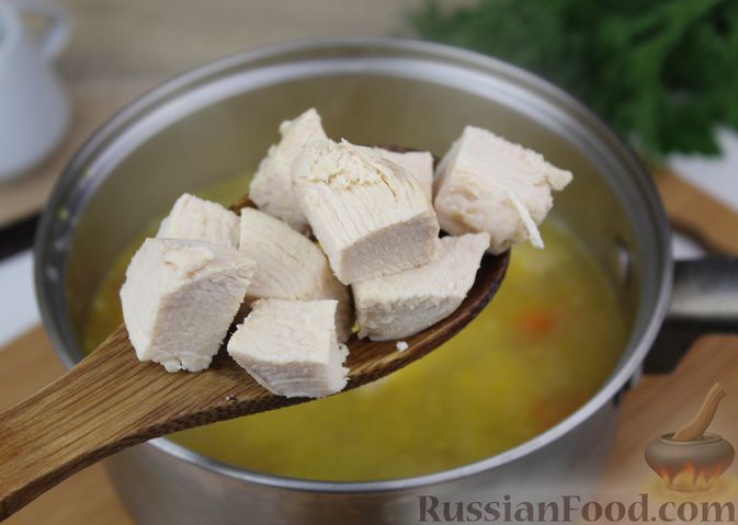 Фото приготовления рецепта: Фасолевый суп с курицей и черносливом - шаг №15