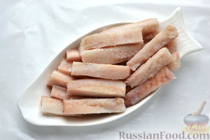 Фото приготовления рецепта: Рыбные палочки в панировочных сухарях и льезоне с соевым соусом - шаг №2
