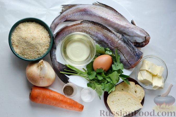 Фото приготовления рецепта: Рыбные котлеты с луком, морковью и петрушкой - шаг №1