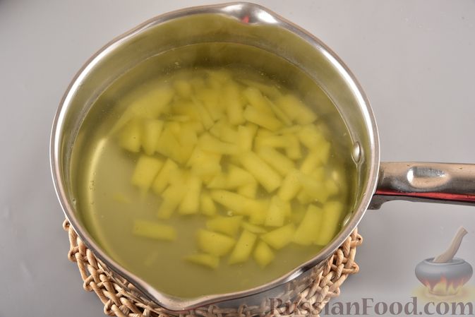 Фото приготовления рецепта: Гречневый суп с фрикадельками и овощами - шаг №8