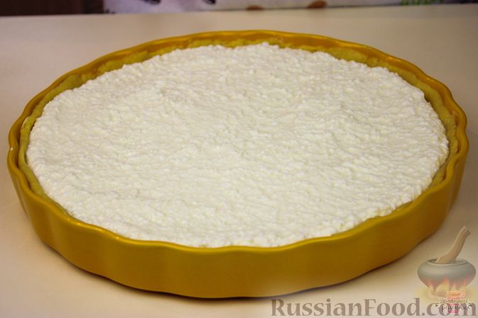 Фото приготовления рецепта: Пирог-ватрушка с творогом (из песочного теста) - шаг №11