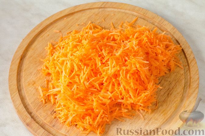 Фото приготовления рецепта: Пряные капкейки из моркови с мандариновой начинкой и сливочным кремом - шаг №10